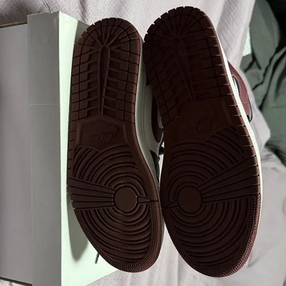 Women’s Air Jordan 1 Mid SE - Picture 7 of 13